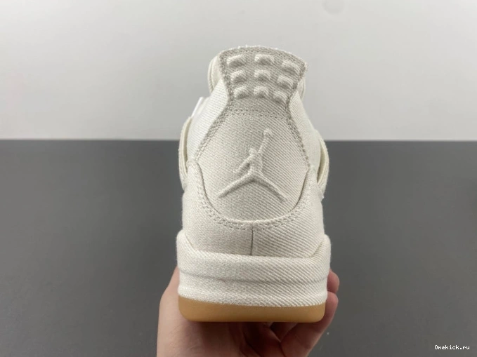 One Kick AO2571-100 4 Levi's x Air 'White' Jordan 0710